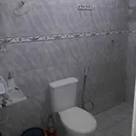 Kitnet mobiliado, confortável e bem localizado.